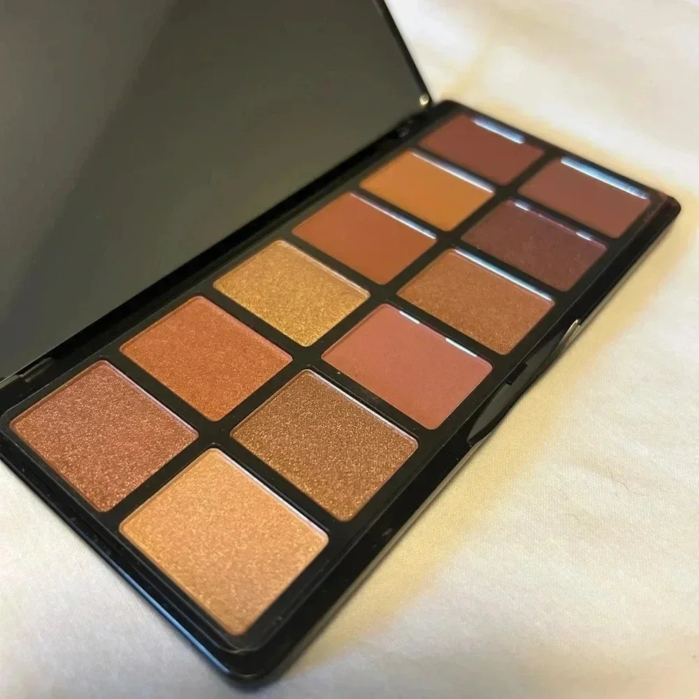 LA‎ Girl eyeshadow palette